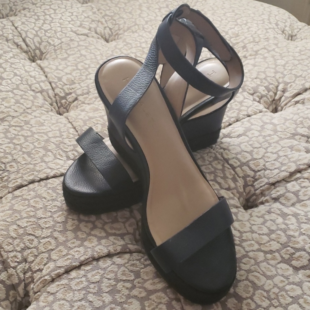 H by Halston navy blue leather wedges
